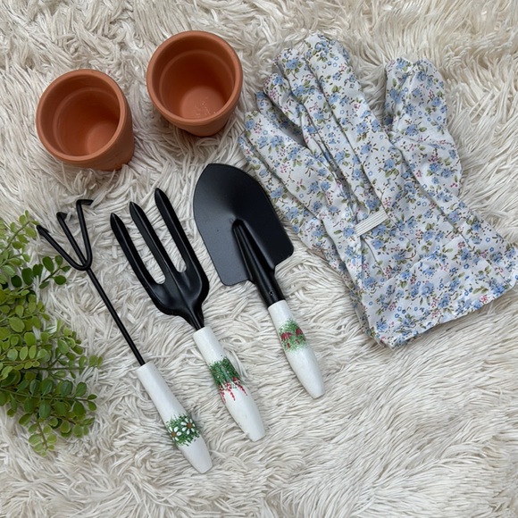 🎉HP🎉 Christmas Tree Shop Garden Tool Set with Floral Honey Bee Box 💗 - Picture 4 of 15